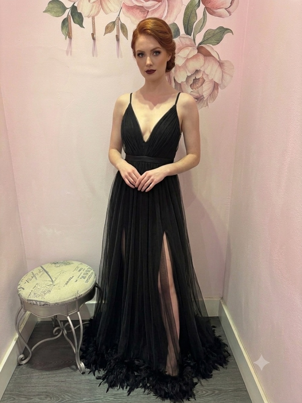 Elegant Black Tulle V-Neck Evening Gown with Feather Hem